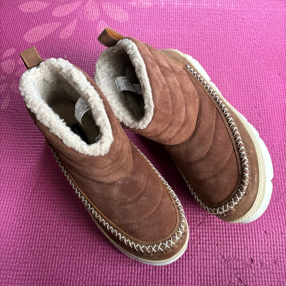 Manitobah | Insulated Leather Puffer Boot 🥾 - Picture 3 of 14